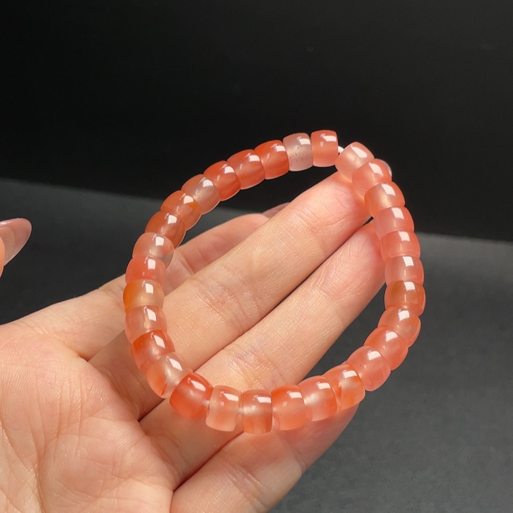 C29341443 South Red Agate Bracelet, approx. 8.3mm, total weight about 21.11g, visible organic matter