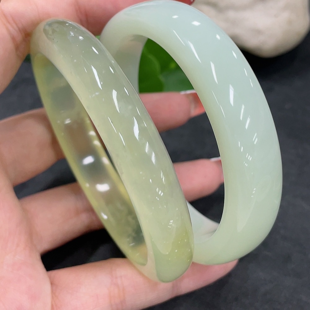 H34980146 Xiuyu (Serpentine Jade) Regular + Concubine Bracelet Size 56/(60.5/52) Total Weight Approx. 87.3g