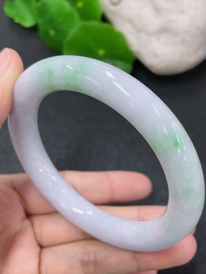 F41858065 翡翠圆条手镯 圈口54mm 货品总约重55g