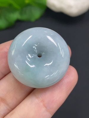 F34070550 Jadeite Peace Knot, total weight approximately 19.1 grams