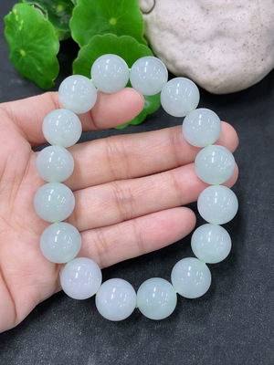 F44283654 翡翠手串 卡12.5mm左右  货品总重约52.9g