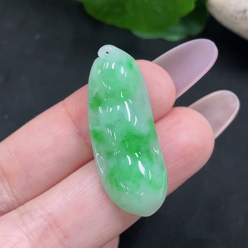 F35128093 Jadeite Lucky Bean Pendant Total Weight Approximately 4.19g