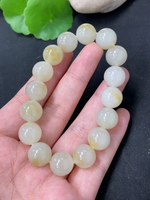 H42957273 和田玉手串 卡12mm左右  货品总重约43.2g