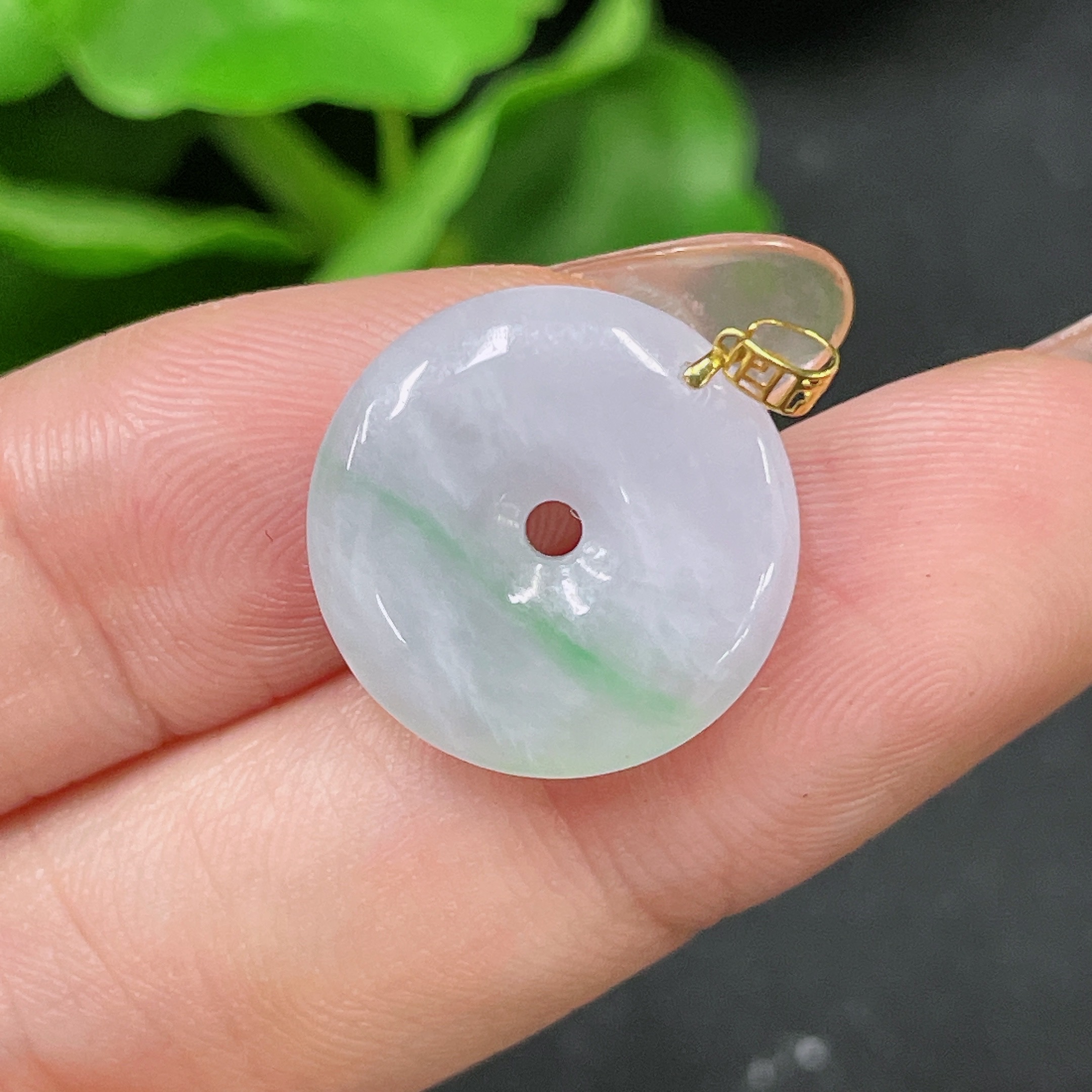 F34984637 Jadeite Pendant with Peace Buckle in 18k Gold, Total Weight Approx. 2.21g