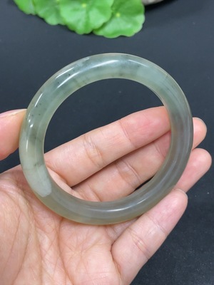 H41871434 岫玉（蛇纹石玉）正圈手镯 圈口52.6 货品总重约34g