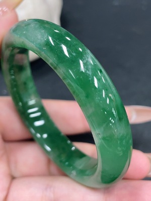H32705144 African Emerald (Dulong Jade) Round Bracelet Size 51.5 Total Weight Approx. 38.8g