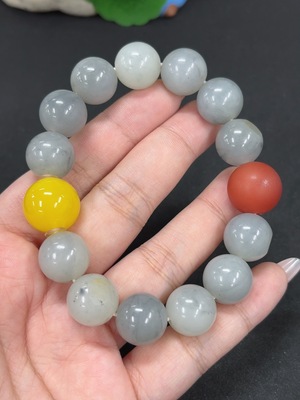 H46586928 和田玉手串 卡14mm左右 货品总重约65.1g 配珠非和田玉 皮色成因未定