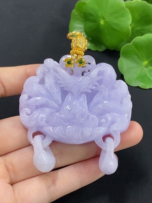 F41935757 翡翠九尾狐挂件 非金镶 货品总重约77.13g