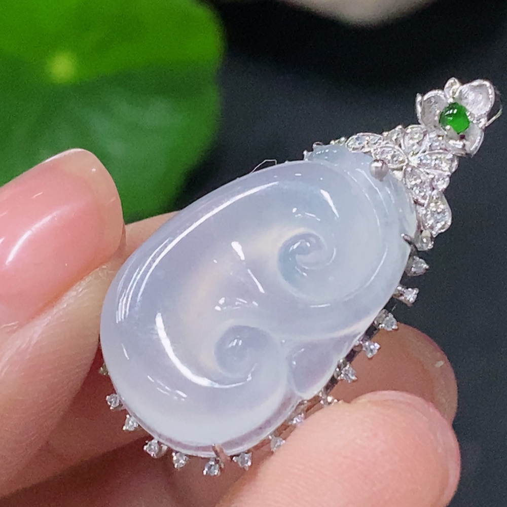 F35139509 Jadeite Ruyi Pendant with 18K Gold and Diamond Accents, Total Weight Approximately 4g