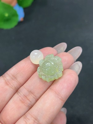 H41899365 岫玉(蛇纹石玉)挂件+蛋面  货品总重约5.5g