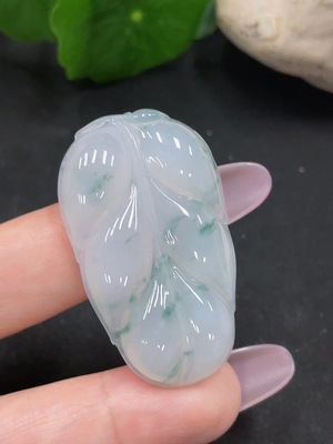 F35129464 Jadeite Leaf Pendant Total Weight Approx. 11.27g