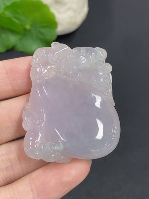 F41933326 翡翠钱袋子挂件 货品总重量约33.8克