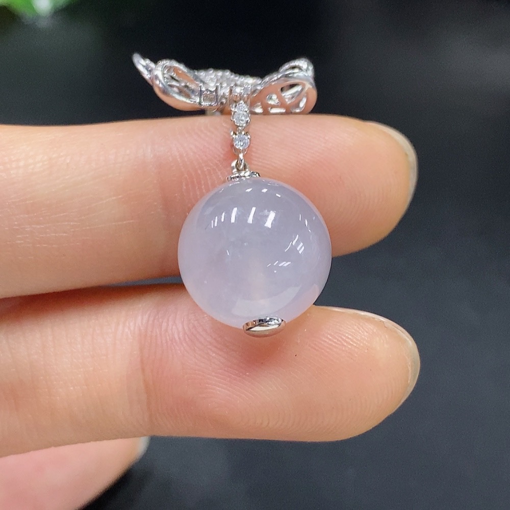 F25880788 Jadeite inlaid pendant 18k, total weight approx. 6.05g