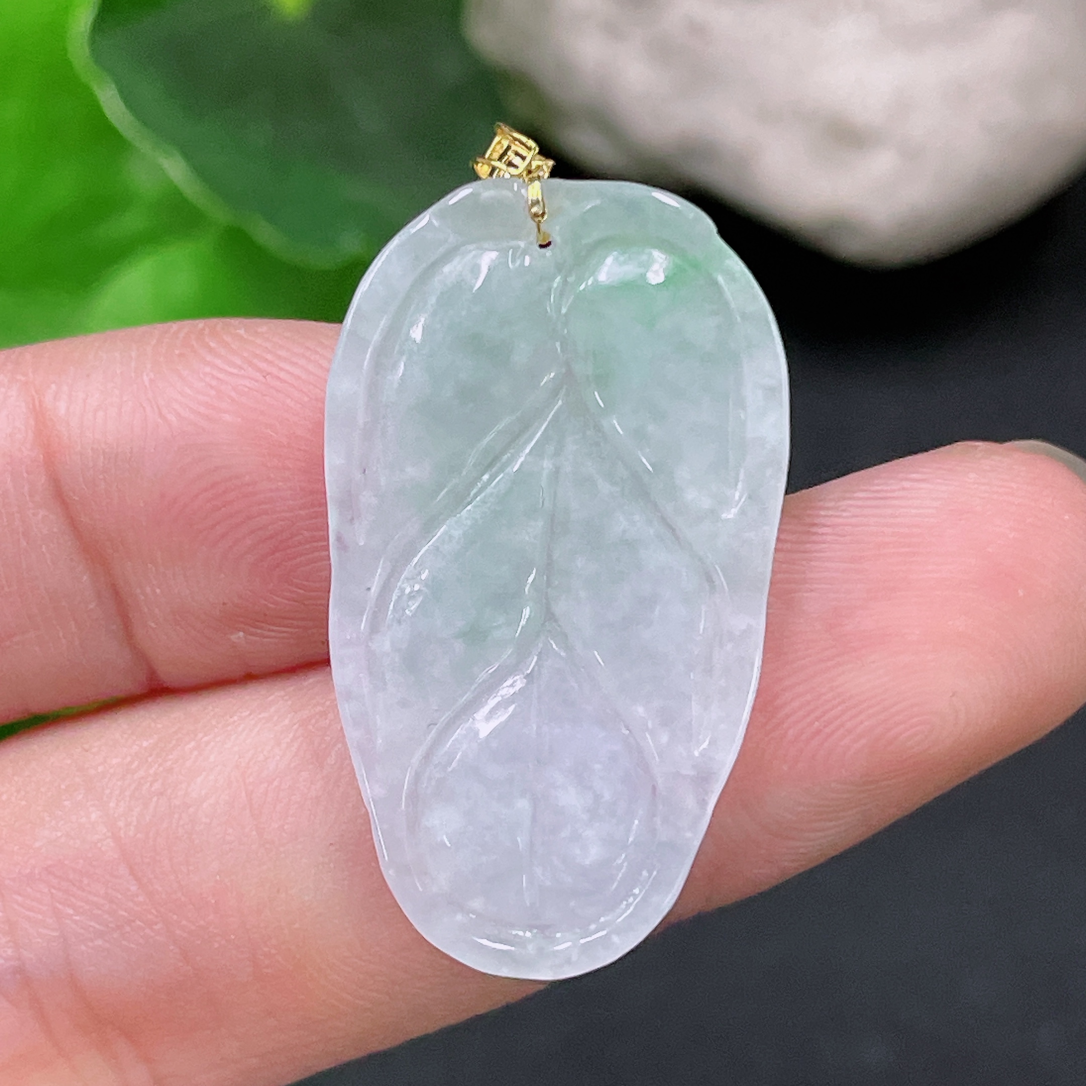 F33893565 Jadeite Leaf Pendant 18K Gold Approx. 3g Total Weight