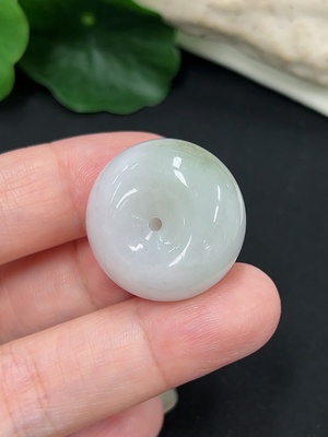 F41942262 翡翠平安扣挂件 货品总重约16克