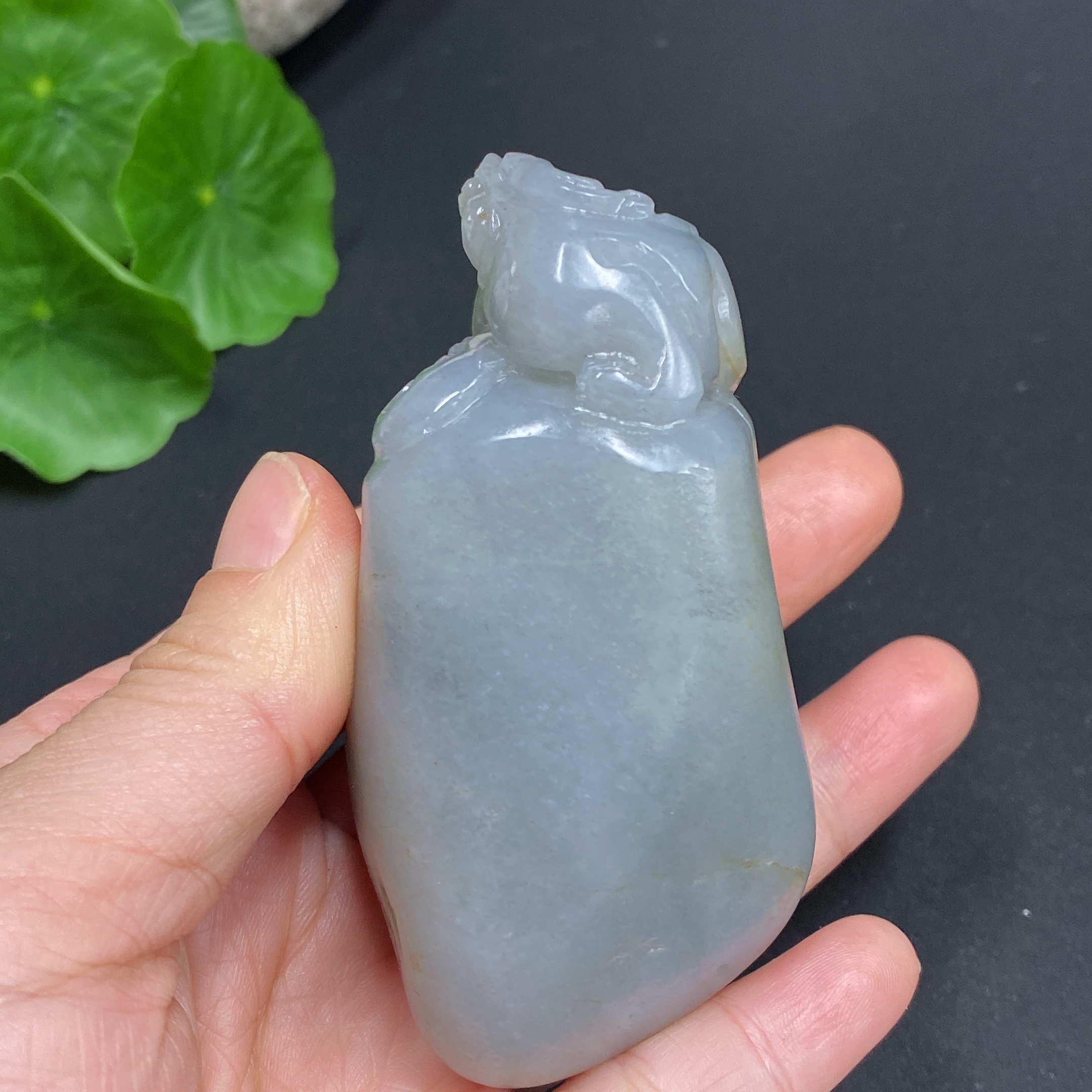 H24758624 Hetian Jade Handheld Piece, Auspicious Beast, Total Weight Approx. 159.4g, Undetermined Skin Color Origin