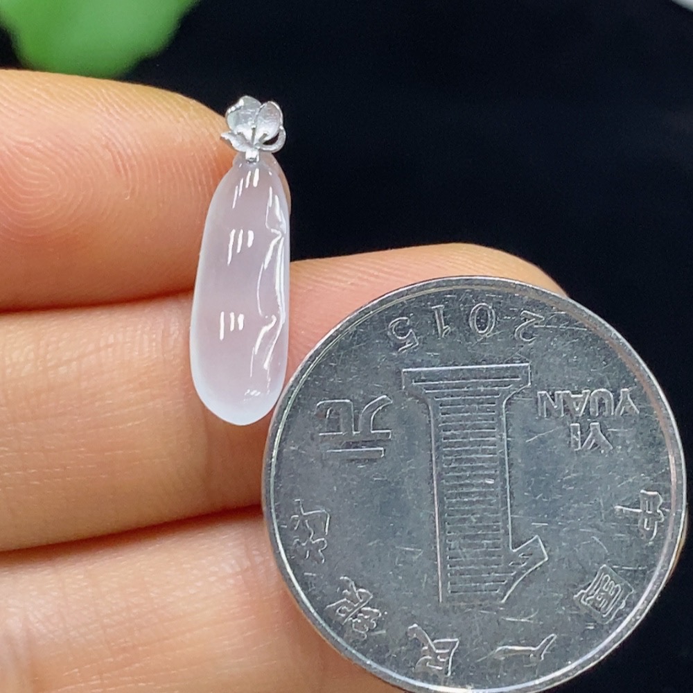 F34044780 Jadeite Fu Bean Pendant 18k Total Weight Approx. 0.6g