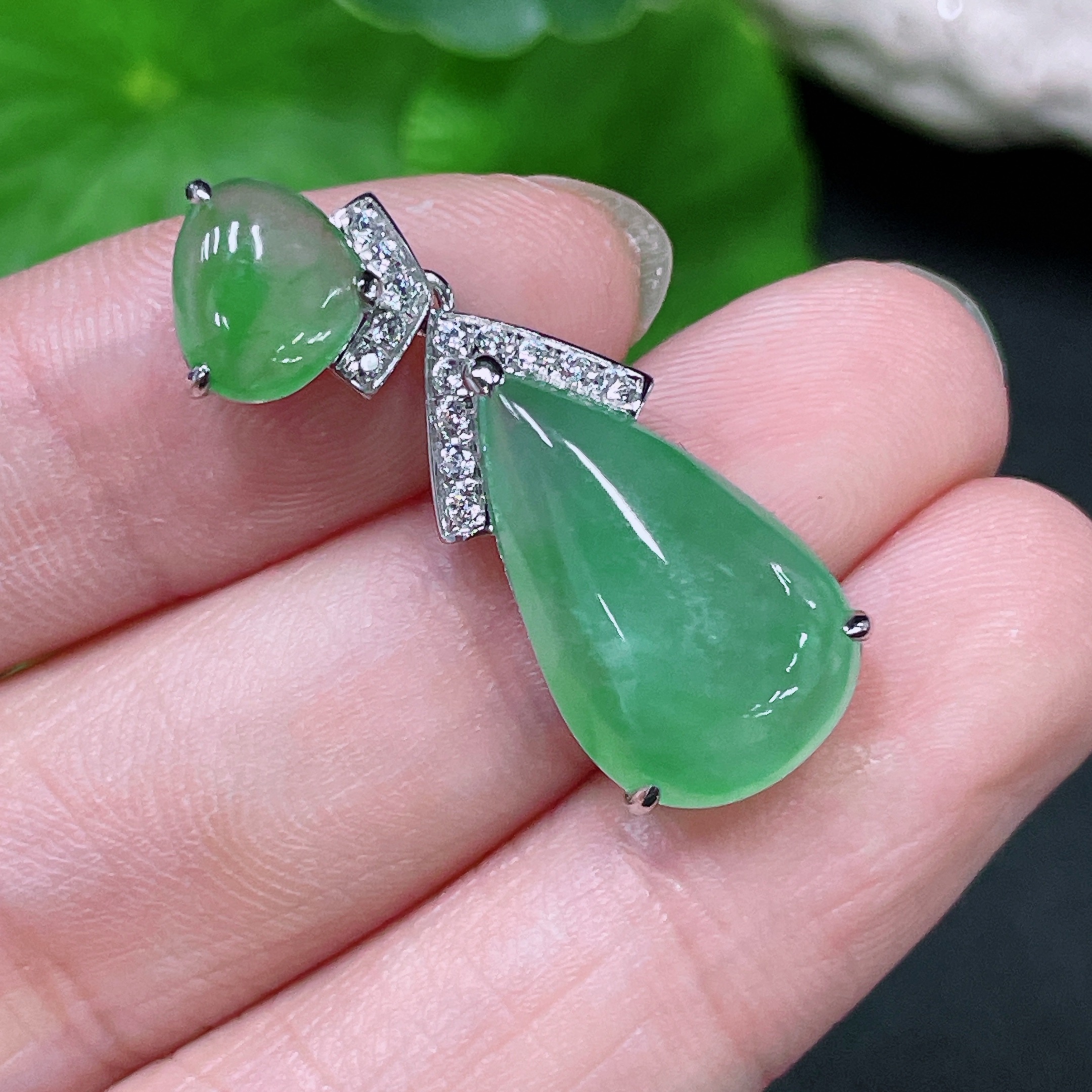 F33919056 Jadeite Teardrop Pendant in 18k Gold Setting, Total Weight Approx. 3.69g, Non-Diamond
