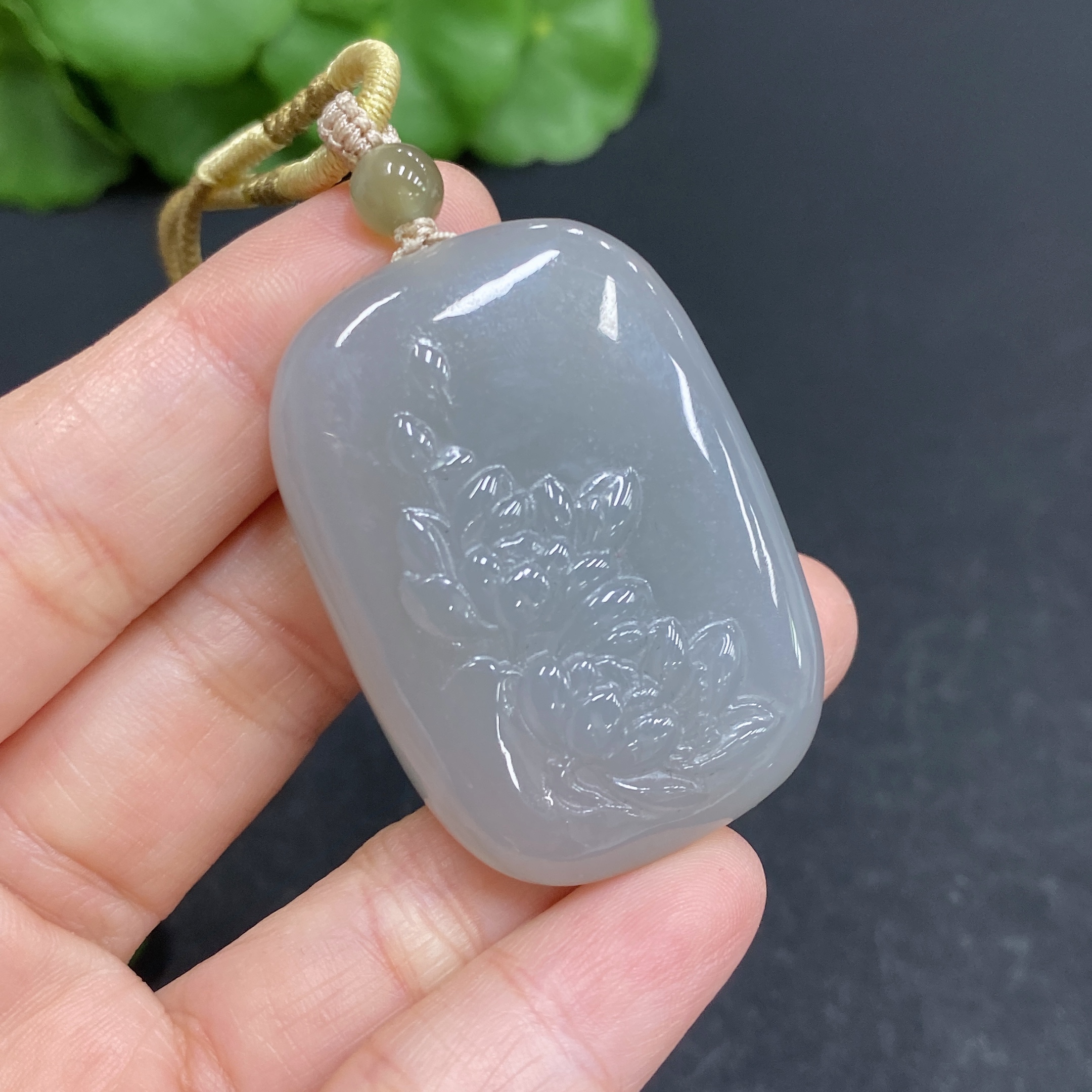 H33903998 Hetian Jade Pendant  Flourishing Flowers Symbolizing Wealth and Prosperity
