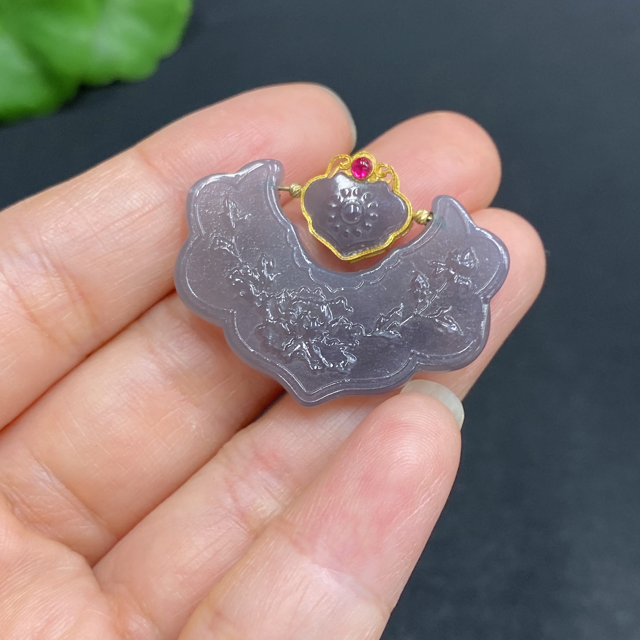 H31585253 Hetian Jade Pendant, Antique-style Plaque, 73% Gold Content, Total Weight Approx. 5.3g