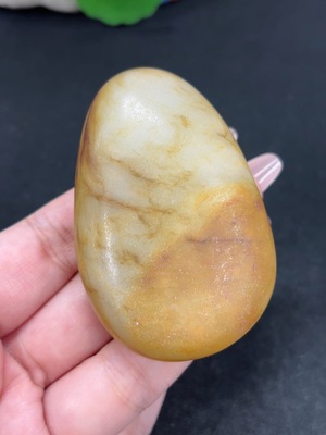 H46521450 和田玉 皮色成因未定 含其他矿物成分 货品总重约112.6g