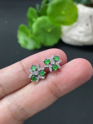 F35109732 A pair of jadeite cabochon ear studs without gold inlay, total weight approximately 1.43g