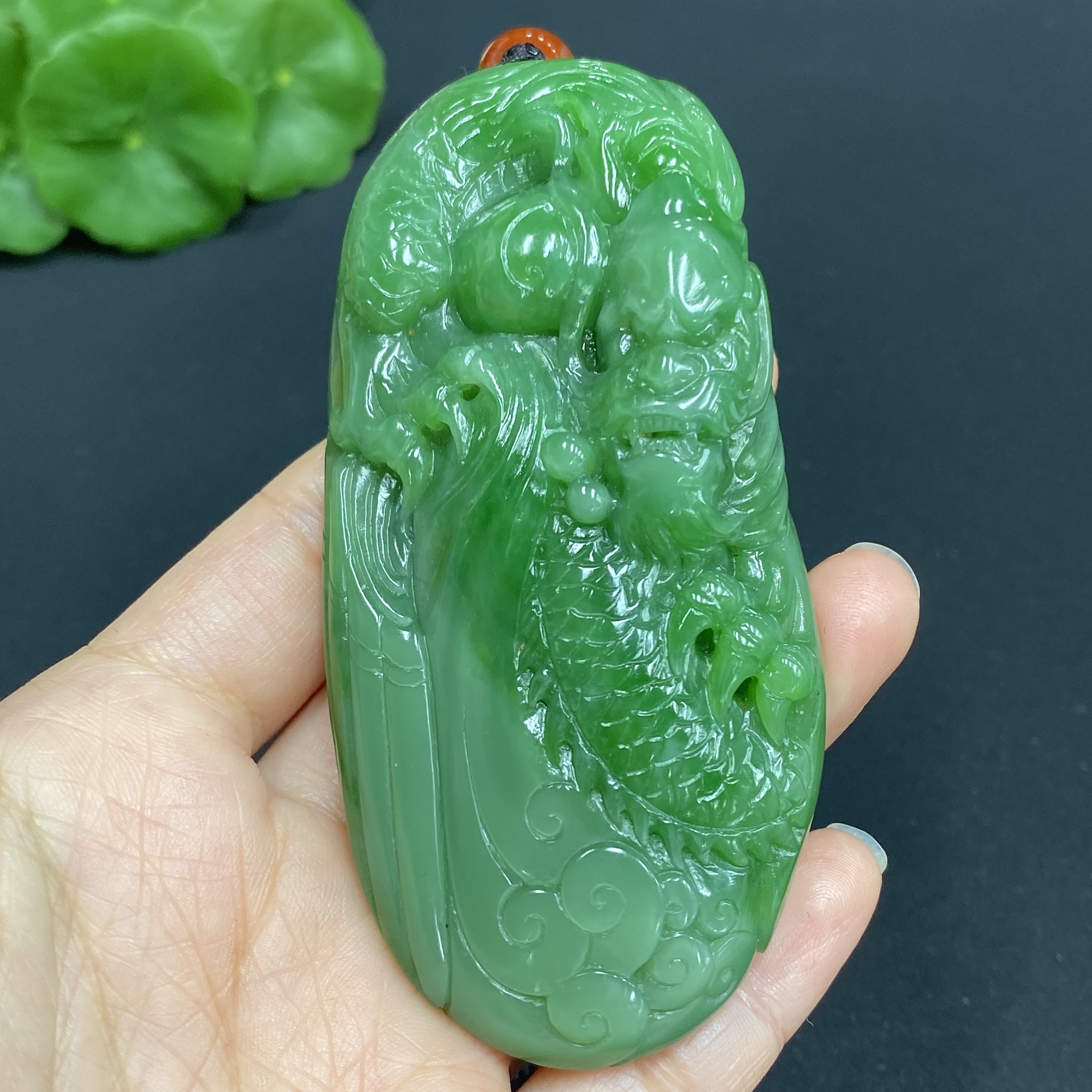H28188370 Hetian Jade Handheld Ornament Dragon Gross Weight (including rope): 130.6g