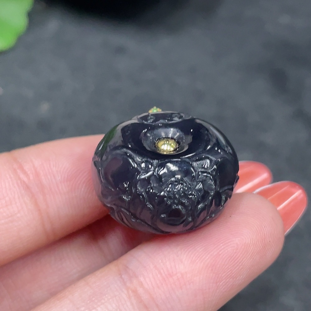 H34980092 Hetian Jade Pendant Carved Flower Button with 18K Gold Clasp, Total Weight Approx. 9.7g