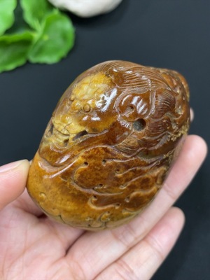 H29352154 Hetian Jade Handheld Carving - Auspicious Beast - Undetermined Skin Color Origin, Contains Other Mineral Components, Total Weight Approximately 168.2g