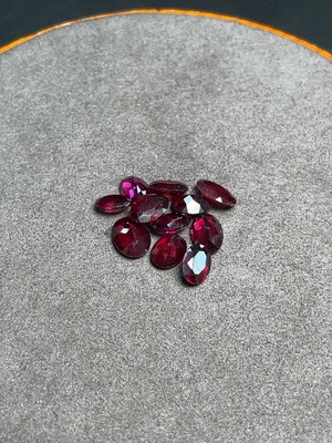 C34952391 Garnet Rough Stone Total Weight Approx. 11.685 Carats Sell as a Lot