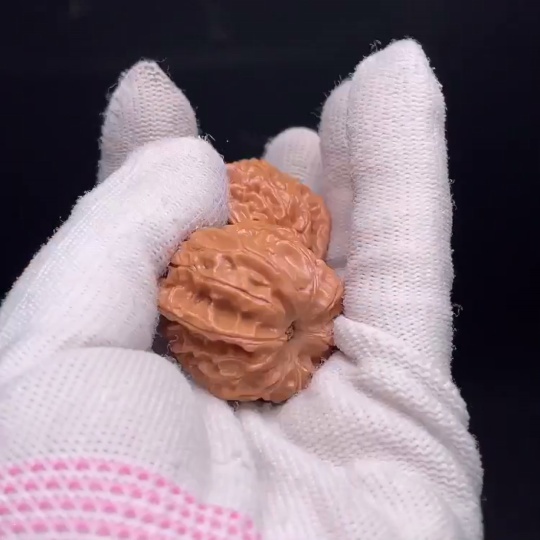 W25842043 Three-edged Walnut, total weight about 22.8g, size about 31.8mm