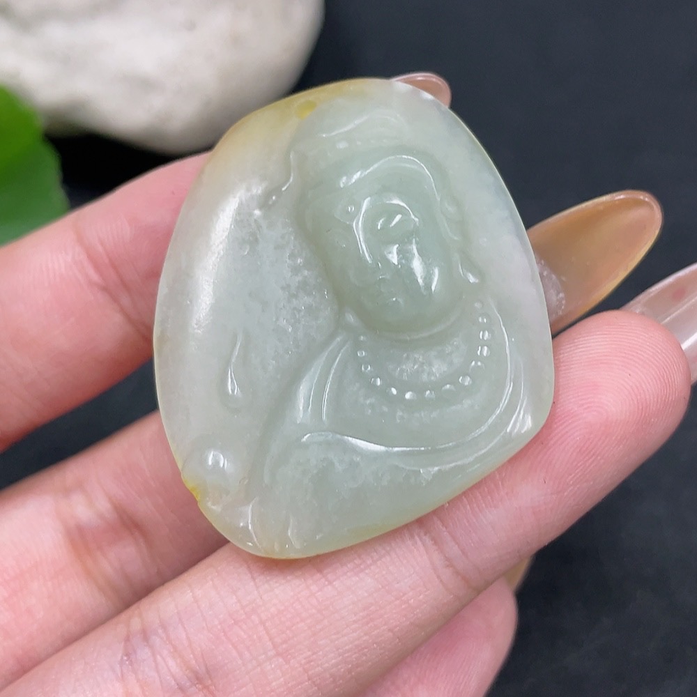 H32706257 Hetian Jade Pendant: Guanyin with Undetermined Skin Color Origin, Total Weight Approximately 11.4g