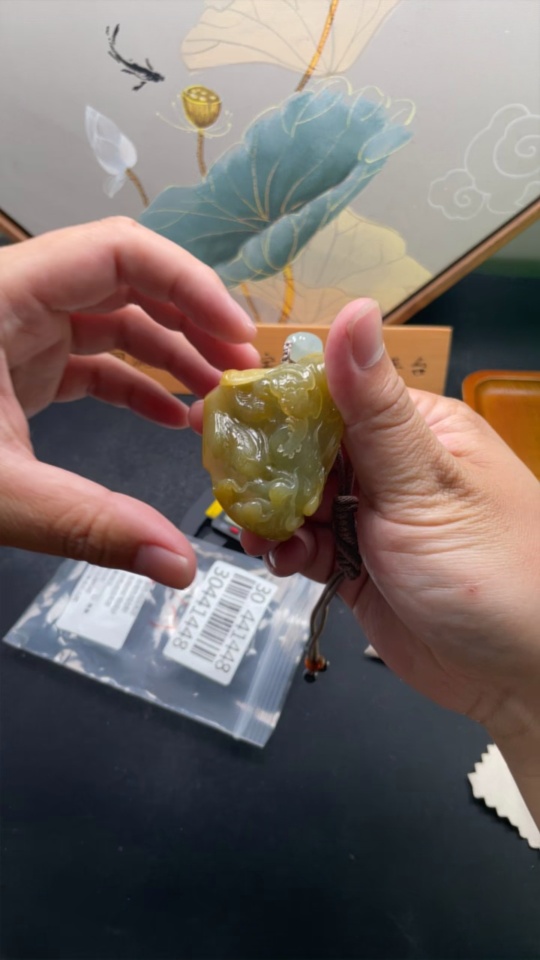 F30441448 Jadeite Pendant Phoenix Total Weight: approx. 81g (including rope) Color origin undetermined