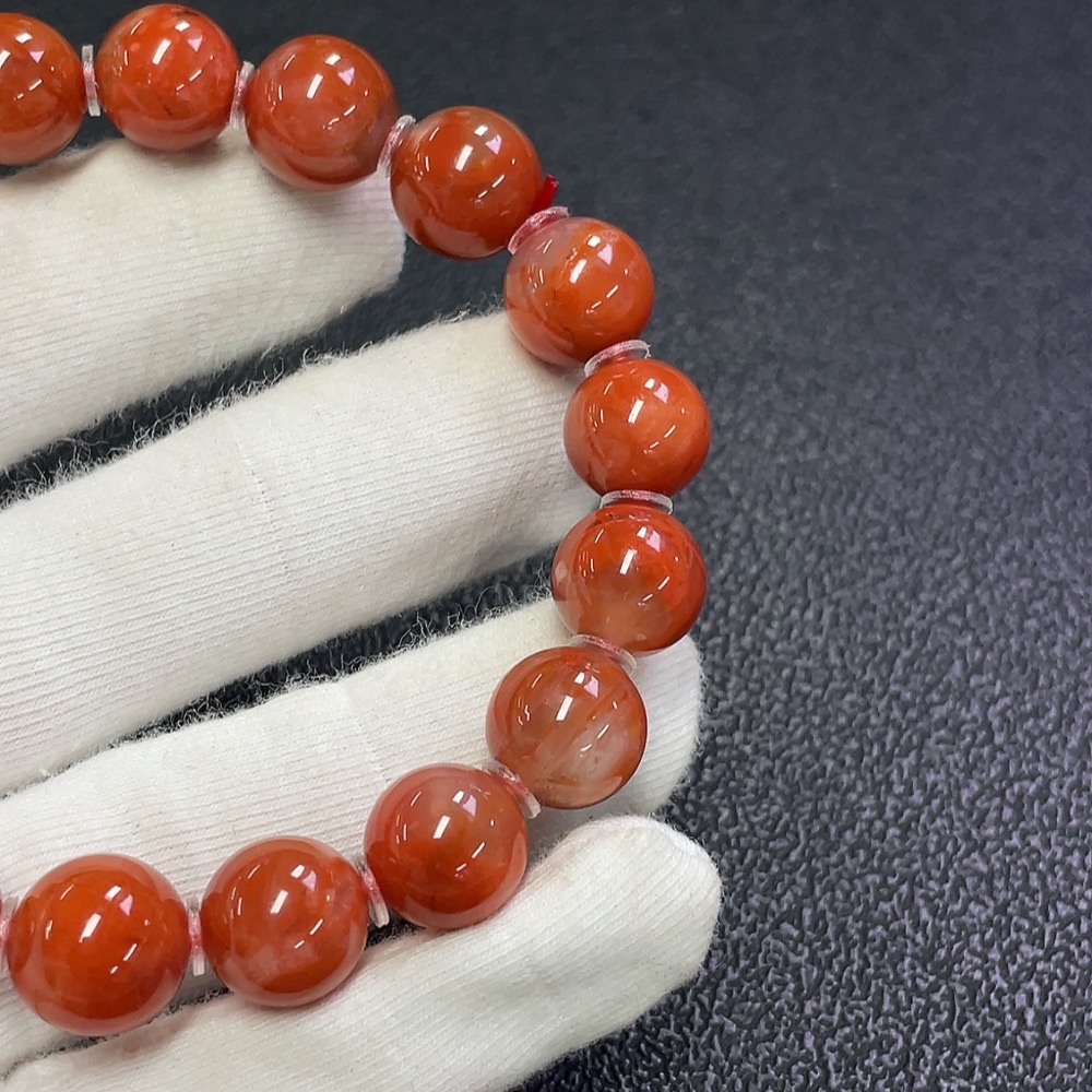 C31578315 South Red Agate Bracelet approx. 10.9mm total weight approx. 36.95g visible organic matter