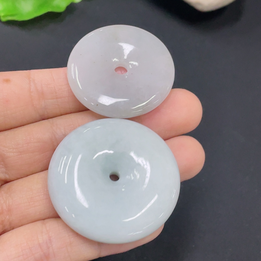 F31690885 Jadeite Pendant One Lot