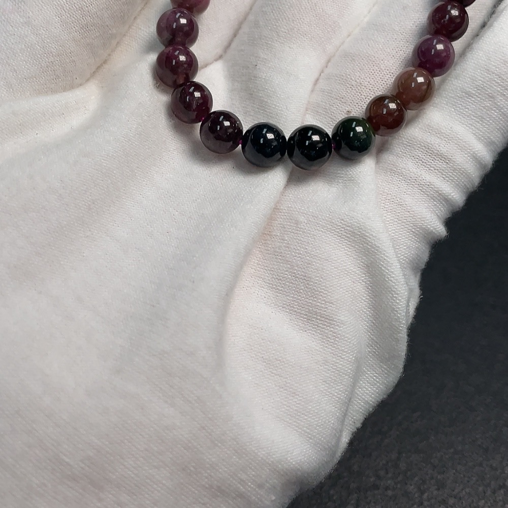 C33852771 Tourmaline Bracelet with Visible Organic Matter and Other Mineral Components, Total Weight Approx. 14.54g, Bead Size 6.8mm