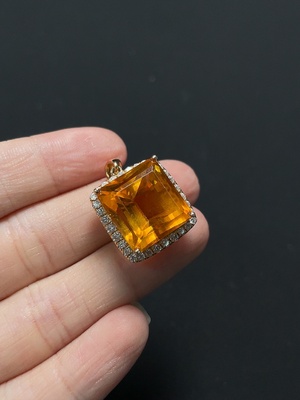 C44289806 水晶挂件 非钻 18k金 货品总重约6g