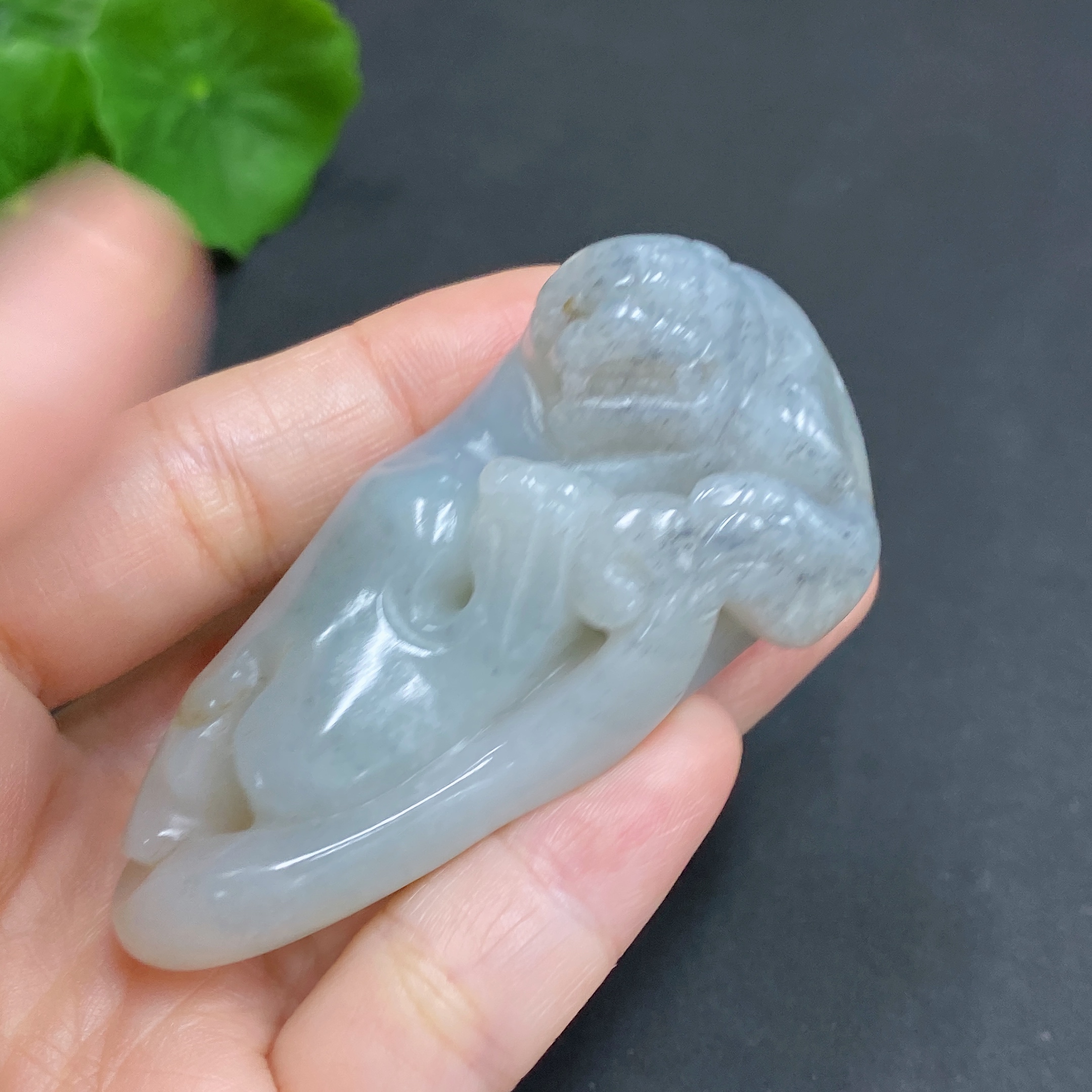 H23583110 Hetian Jade Pendant Auspicious Animal Total weight approx. 71.8g Undetermined skin color origin