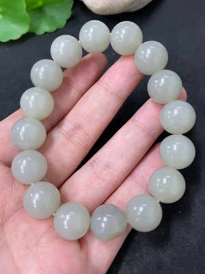 H46508168 和田玉手串  卡12.8mm左右  皮色成因未定 货品总重约56g