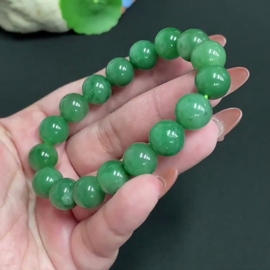 H34073849 African Emerald (Dulong Jade)