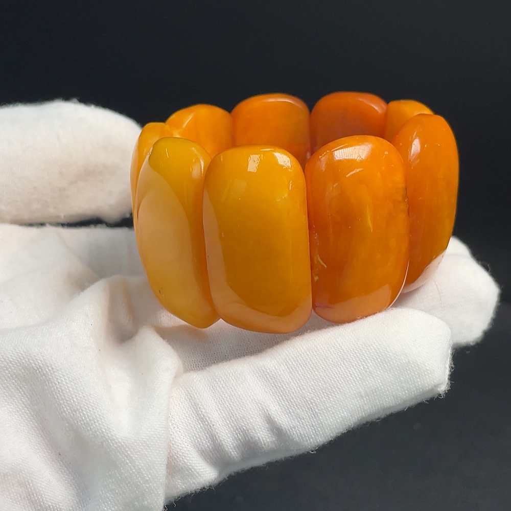 C33924089 Amber Beeswax Bracelet, Total Weight Approx. 35.31g, Size About 32.7mm