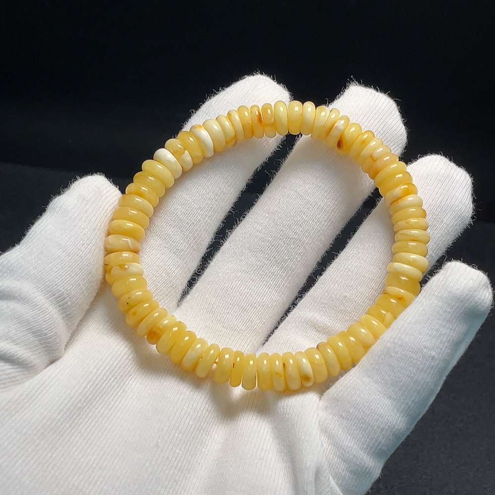 C27132170 Amber and Beeswax Bracelet, Total Weight Approx. 7.90g, Bead Size 8mm