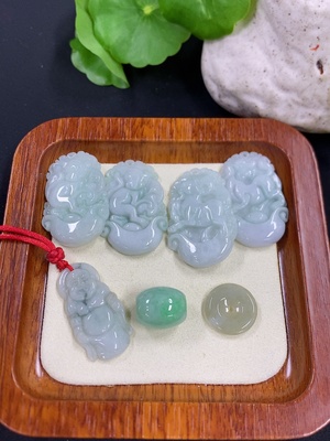 F46598861 翡翠挂件 一手走
