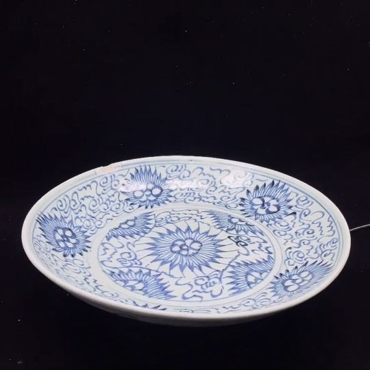 W33843872 Ceramic Chipped Early Qing Blue and White Sunflower Plate (Subject to Actual Item)