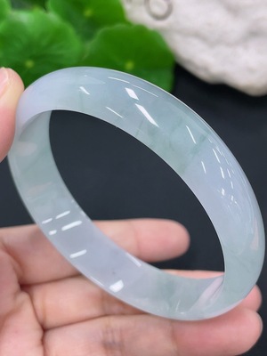 F41906750 翡翠正圈手镯 圈口58.4mm 货品总约重41.31g
