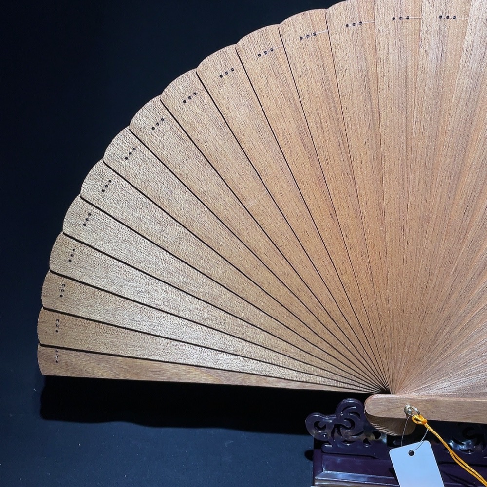 W31608608 Golden Silk Nanmu Fan
