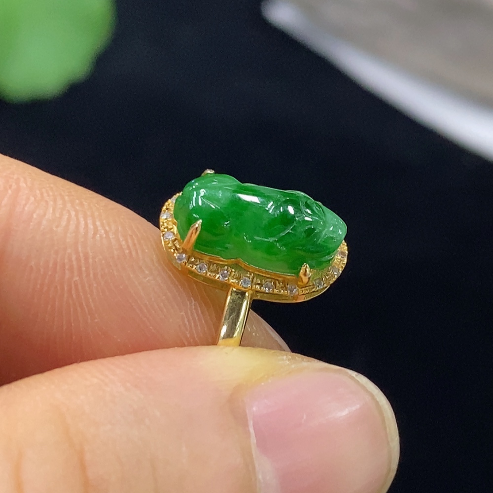 F31599715 Jadeite inlaid with 18k gold, total weight approximately 1.64g, size 13, set with diamonds