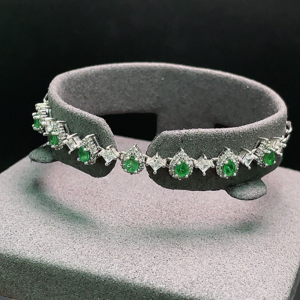 C33923339 Emerald Bracelet Non-Gold Clarity Enhancement Total Weight Approx. 5.08g