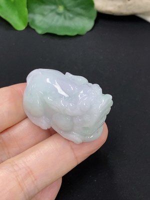F46545427 翡翠貔貅挂件 货品总重约29克
