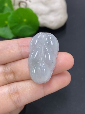 F46595541 翡翠叶子挂件 货品总重量约6.2克